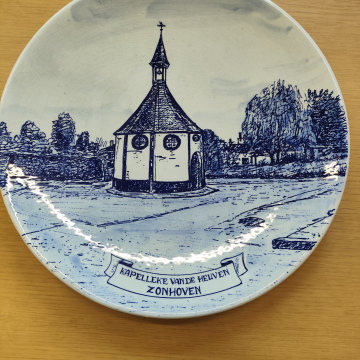 Kapel Heuven porceleinen schotel